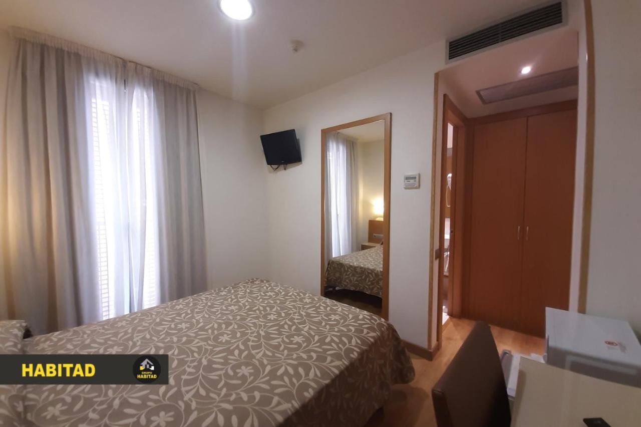 Hostal Rambla سانت بوي ديل يوبريغات المظهر الخارجي الصورة
