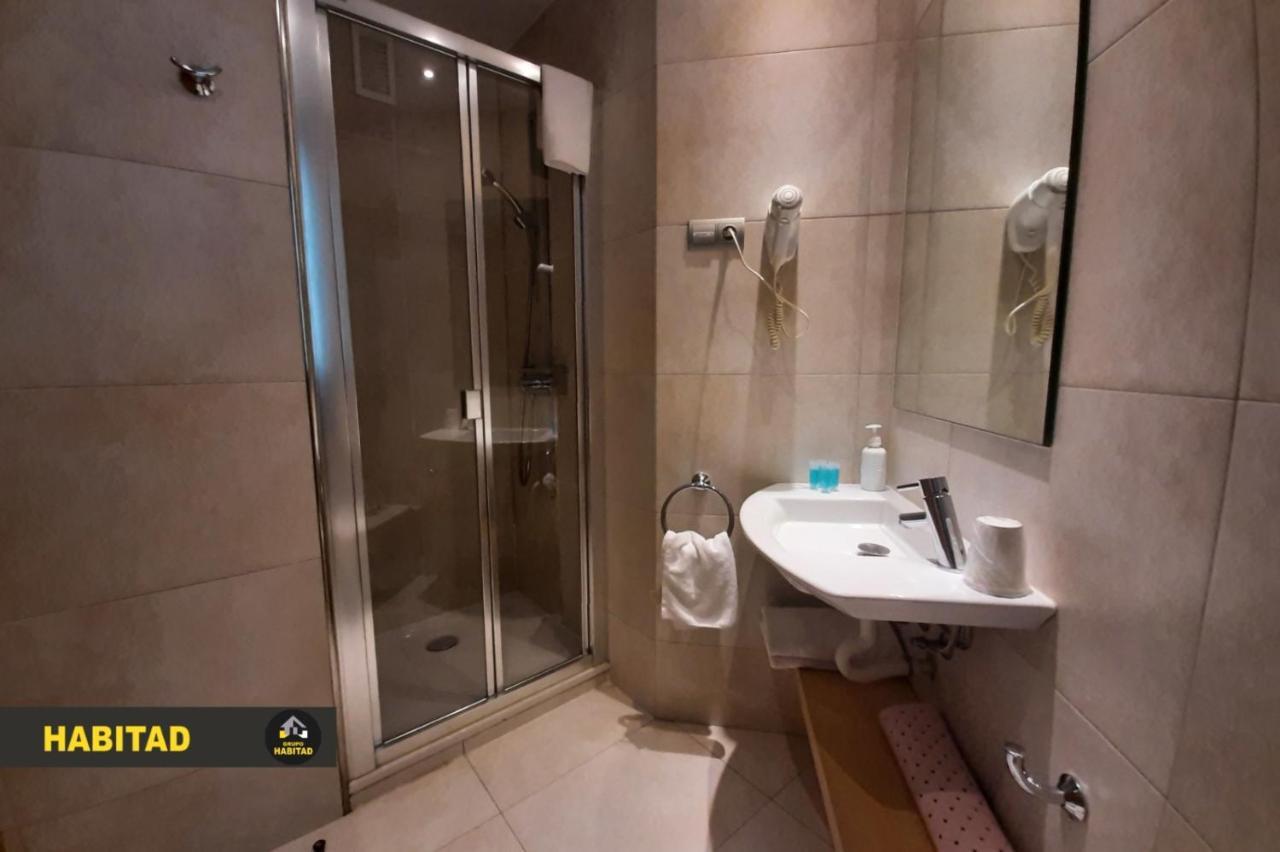 Hostal Rambla سانت بوي ديل يوبريغات المظهر الخارجي الصورة