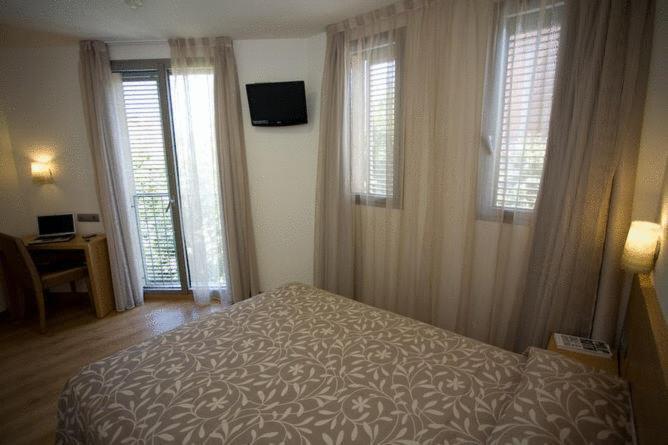Hostal Rambla سانت بوي ديل يوبريغات المظهر الخارجي الصورة